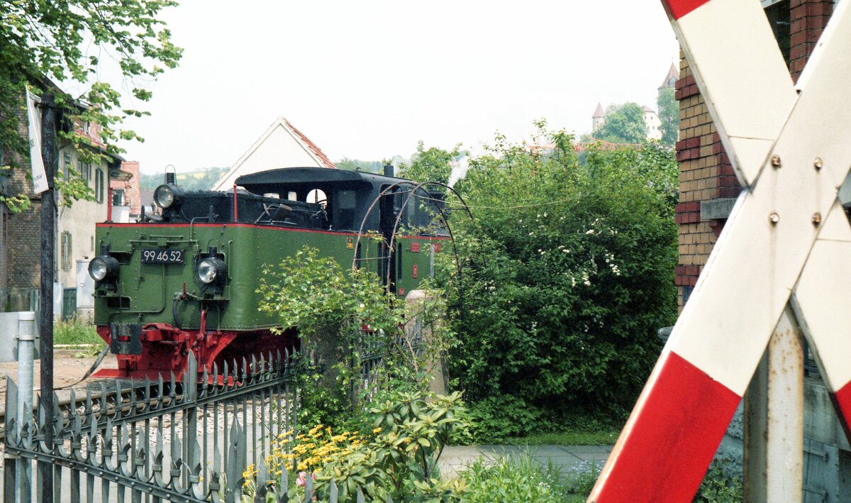 Jagsttalbahn__Lok 99 4652.  Biedermaier-Idyll  mit Andreaskreuz.__17-05-1986