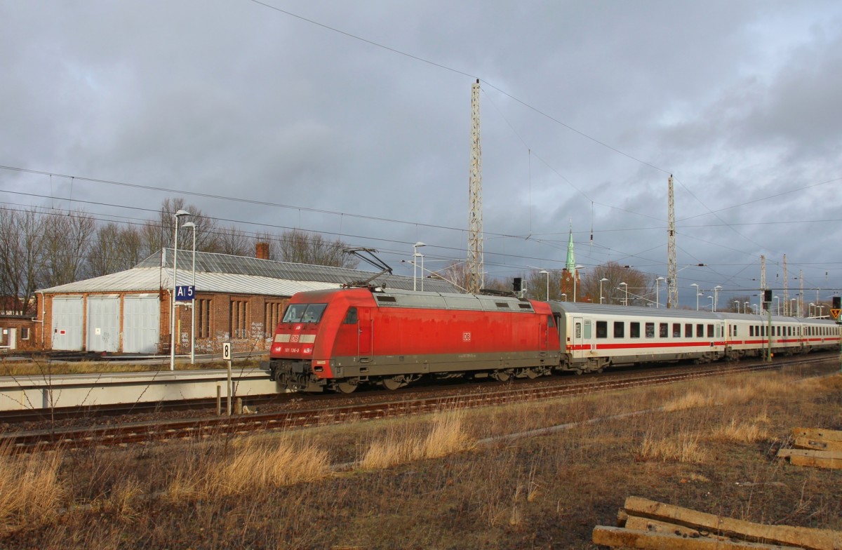 Jan. 2015 Bernau bei Berlin. IC 2355 mit 101 136 nach Stralsund Hbf.