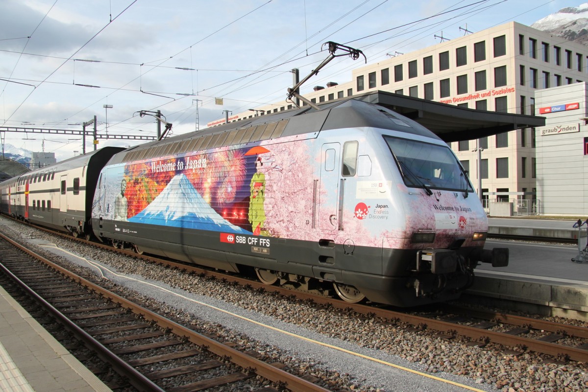  Japan Lok  Re460 036-7 vor einem Zug nach Basel am 13.12.14 in Chur
