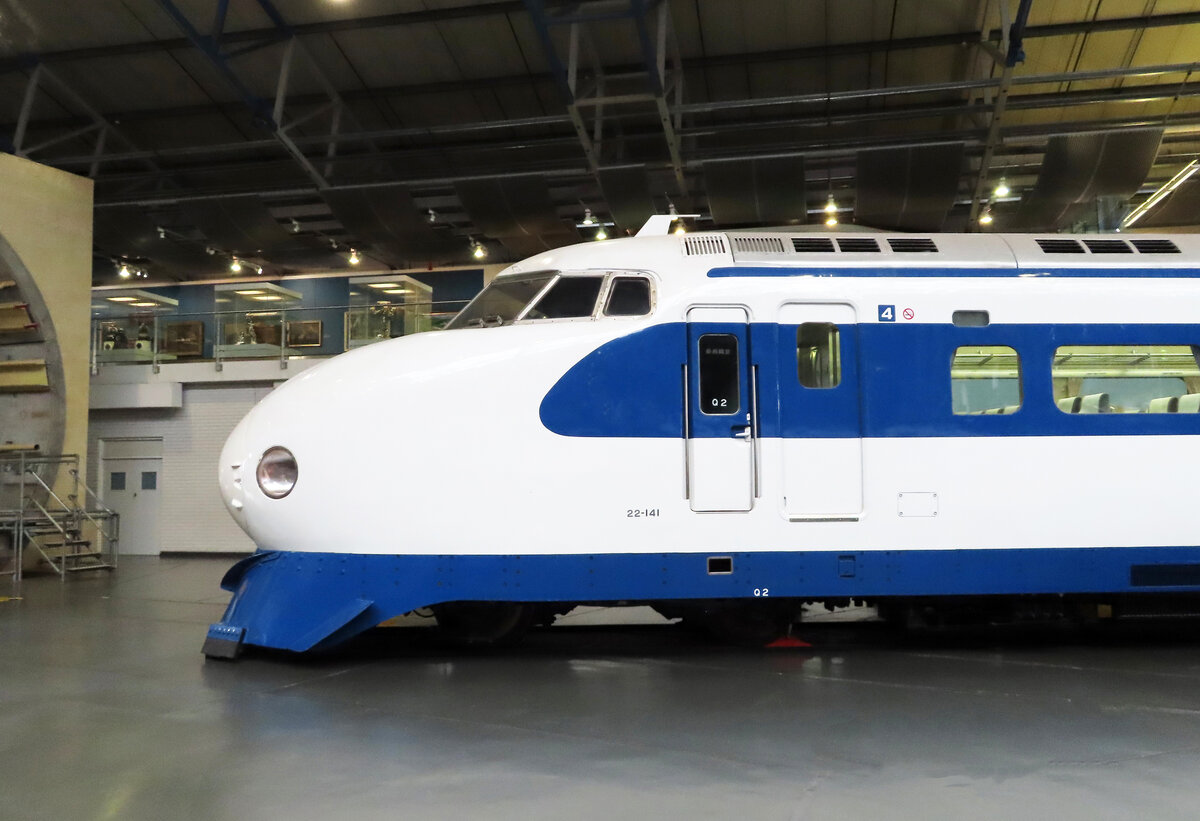 Japanischer Gast in England: Shinkansen-Triebkopf Serie 0 im sehenswerten Eisenbahnmuseum in York. York, 26.06.2019