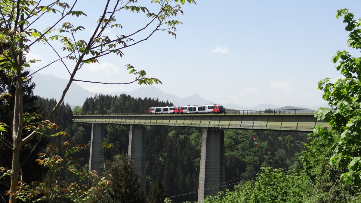 Jauntalbrücke, Länge 429 m, lichte Höhe über der Drau 96 m, höchste Eisenbahnbrücke Österreichs, beliebter Punkt für Bungee-Jumping (06.05.2015)