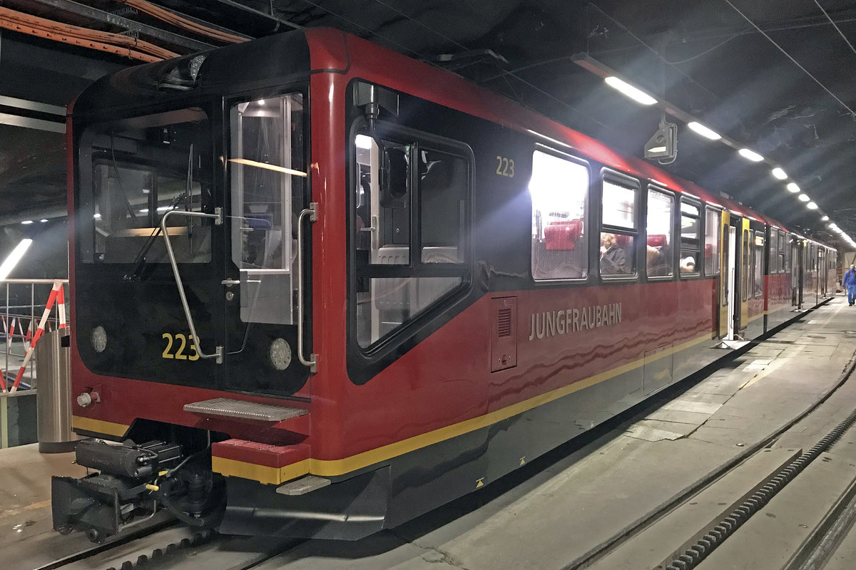 JB Jungfraubahn, Triebzug Bhe 4/8 223, Bergstation Jungfrau Joch, 19.September 2020.