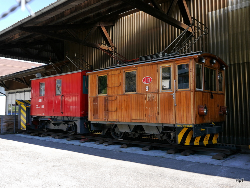 JB - Lok He 2/2 9 mit Schneeschleuder X rot 51 in Bowil am 16.03.2014