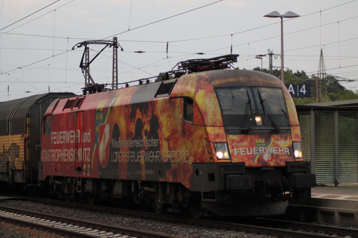 Je später der Abend, desto schöner werden die Gäste! Schon ein paar mal ist mir die 1016 048  Niederösterreichischer Landesfeuerwehrverband  durch die Lappen gegangen, als sie ARS-Züge nach Bremerhaven fuhr. Am Abend des 05.07.2018 (21:00 Uhr) konnte ich sie dann doch noch in Eichenberg fotografieren.