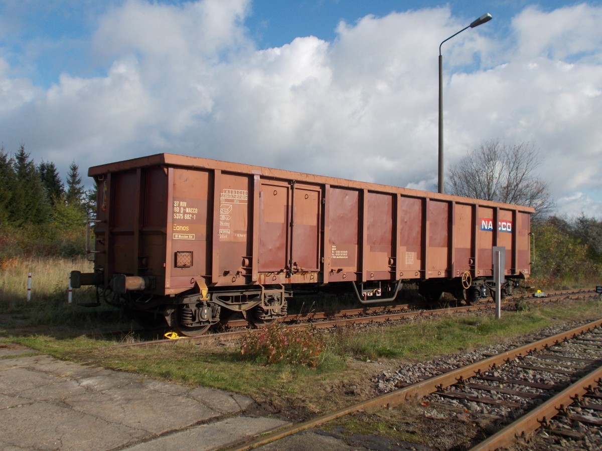 Jedesmal wenn ich nach Greifswald Ladebow fahre,ist im wieder eröffneten Bahnhof nichts los doch am 20.Oktober 2014 hatte ich wenigsten einmal Glück und konnte so einen abgestellten Eanos fotografieren.