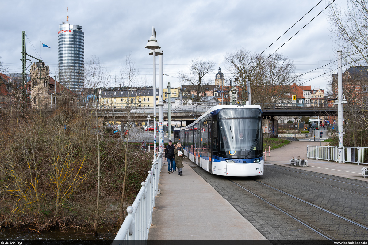Jenaer Nahverkehr Tramlink 803 / Jena Paradiesbrücke, 22. Februar 2024<br>
Fahrschulfahrt mit der neuen  Lichtbahn 