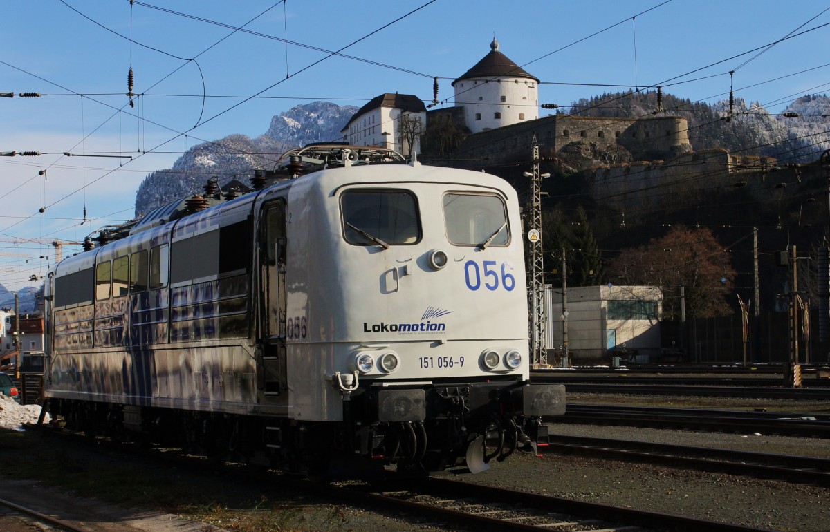 Jetzt hat auch Lokomotion eine eigene BR 151 im Zebralook! Die 151 056-9 steht am 19.1.2015 im Bahnhof Kufstein. Im neuen blauen Zebralook wird sie in Zukunft als Zug- und Schublok zum Brenner unterwegs sein.