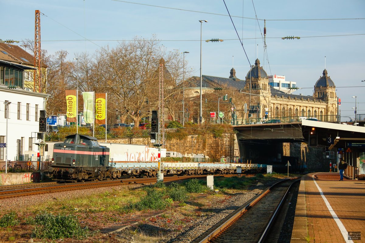 JH 212 055-8 in Wuppertal, November 2020.