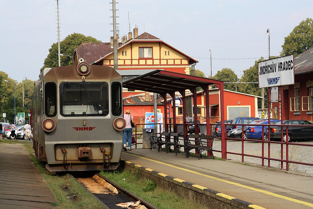 JHMD M 27.003 am 05.August 2018 nach der Ankunft als Os 21203 von Obratan im Endbahnhof Jindrichuv Hradec.