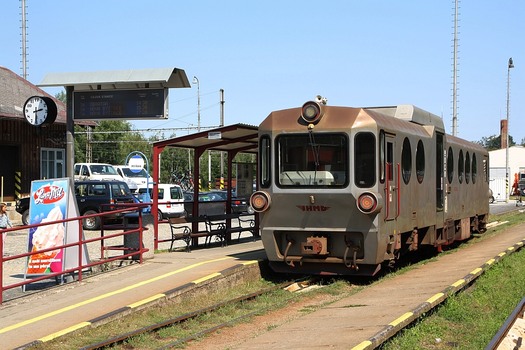 JHMD M 27.003 am 05.August 2018 als Os 21212 nach Obratan im Bahnhof Jindrichuv Hradec.