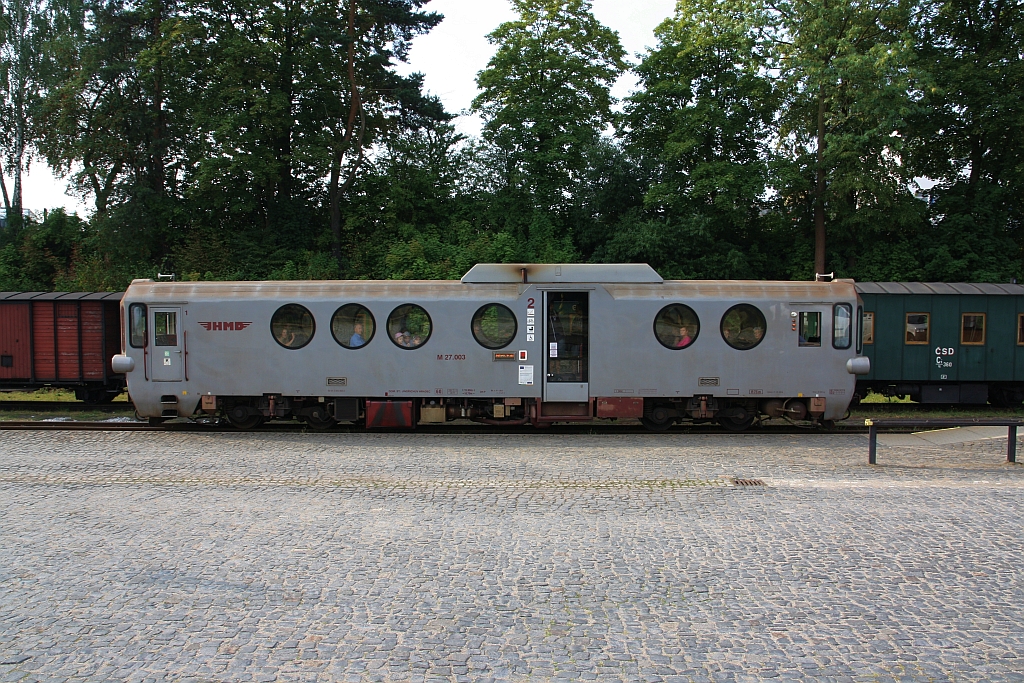 JHMD M 27.003 fährt am 05.August 2018 als Os 21203 von Obratan im Endbahnhof Jindrichuv Hradec ein.