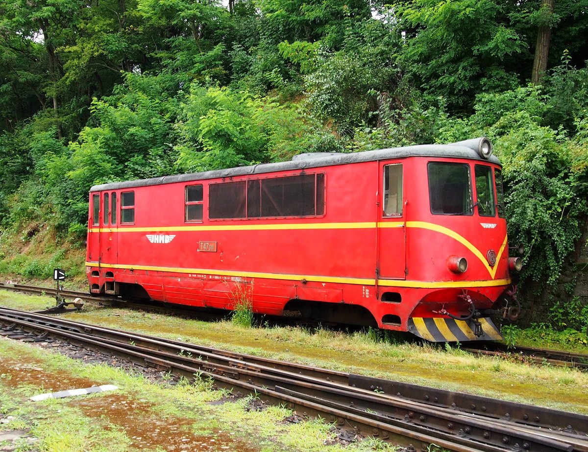 JHMD T 470.011 am 12.7.2016 im Schmalspurbahnhof Jindrichuv Hradec.