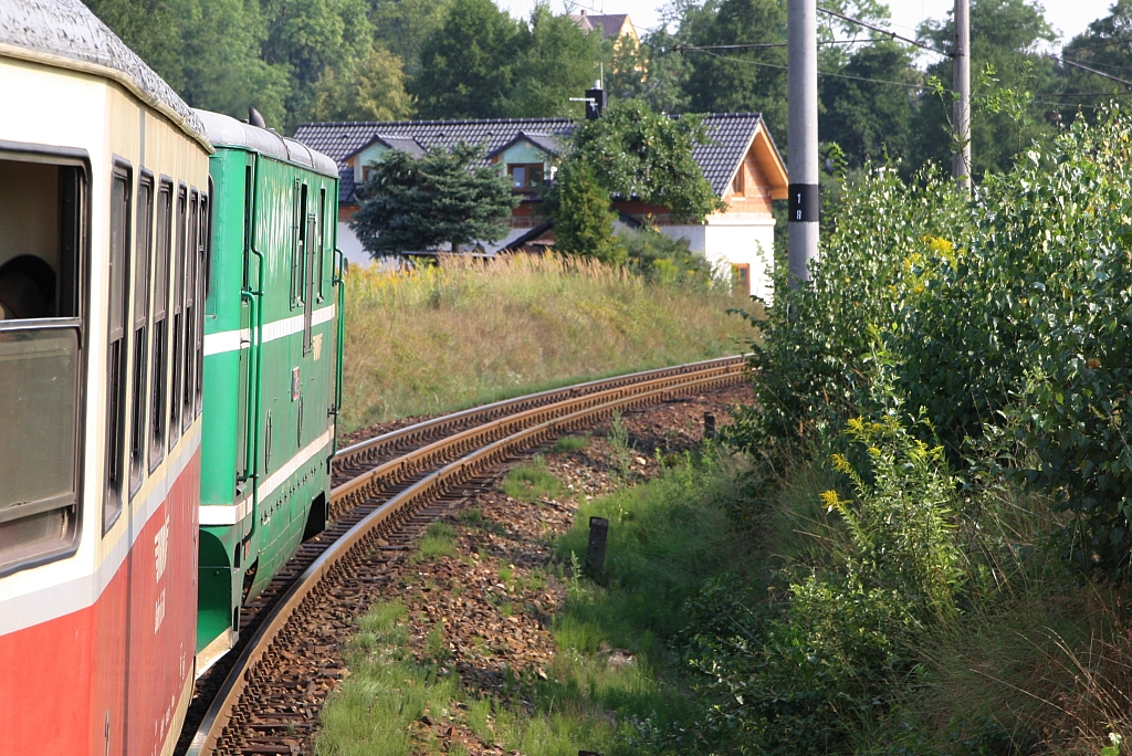 JHMD T47 005 (705 905-8) am 05.August 2018 vor dem OS 21252 nach Nova Bystrice auf dem 3-Schienengleis zwischen Jindrichuv Hradec und Dolni Skrychov.