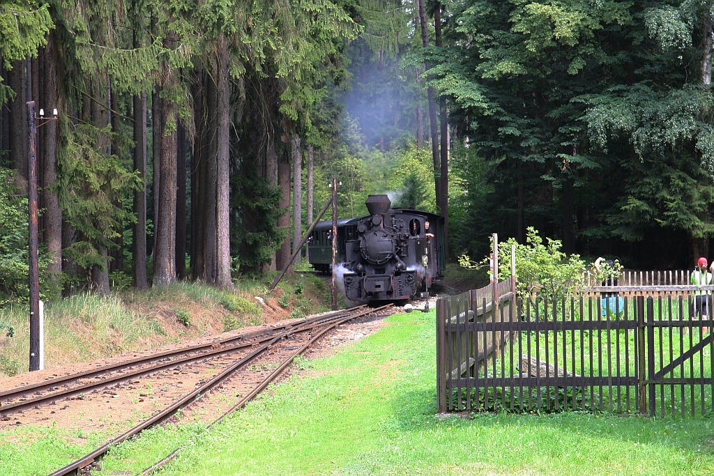 JHMD U46 001 fährt am 05.August 2018 mit dem OS 21280 (Jindrichuv Hradec - Nova Bystrice) in den Bahnhof Strizovice ein.