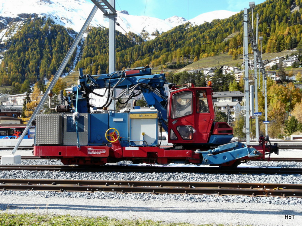 J.Müller AG - Unterhaltsfahrzueg UAM-1 abgestellt im Bahnhof von Samedan am 18.10.2013
