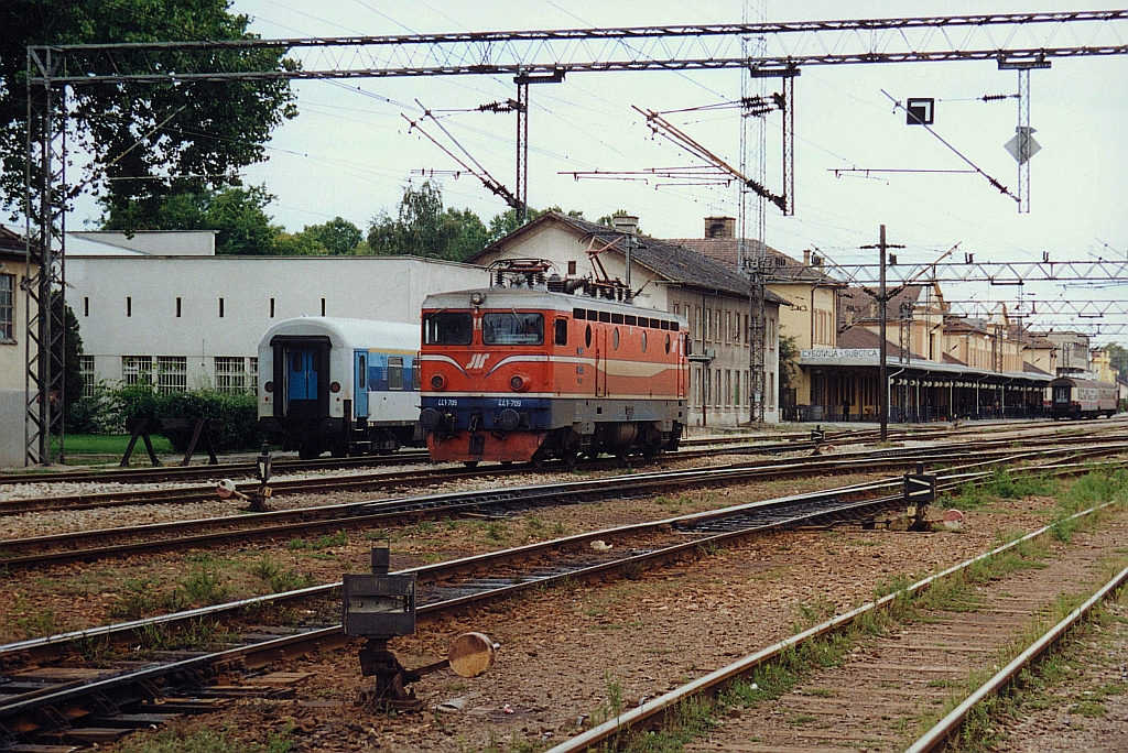 JSC 441-709 am 18.September 2001 in Subotica. (Fotoscan)