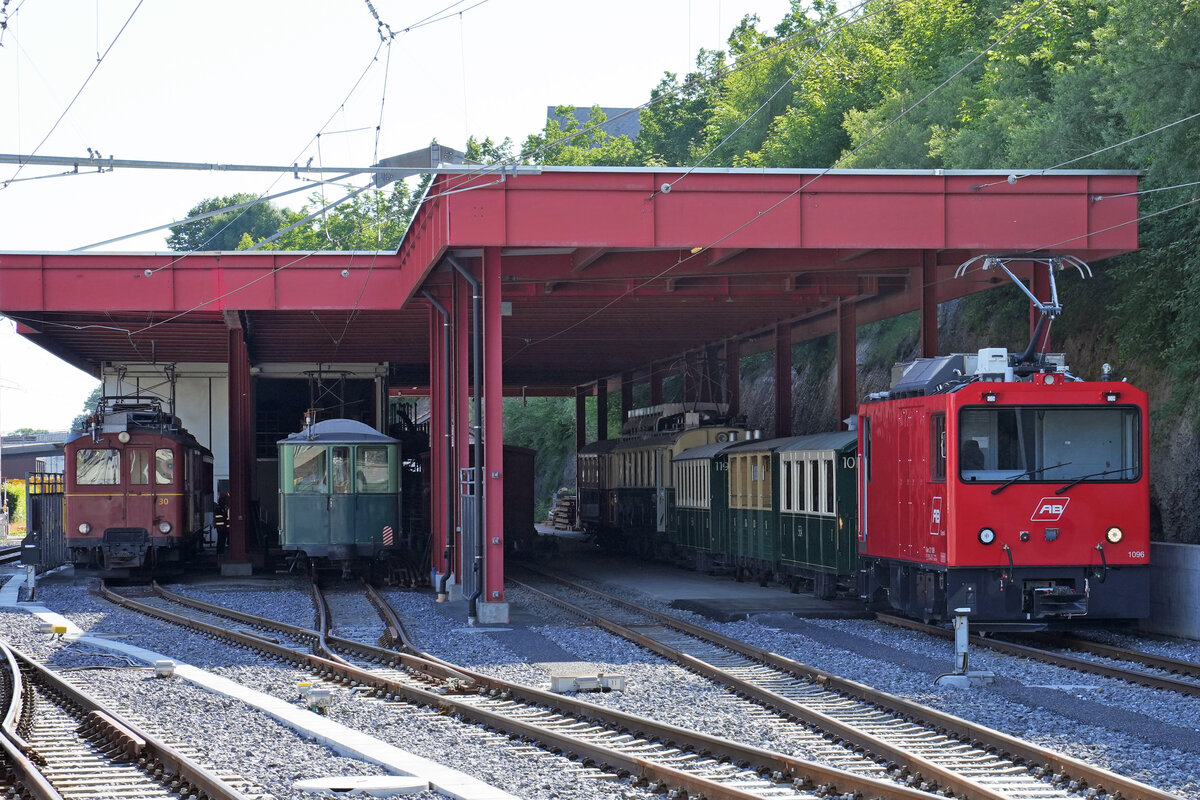 Jubiläum - 175 Jahre Schweizer Bahnen
Region Ost
Bahnwelt entdecken, erleben, erkunden
Natürlich auch die historischen Züge der Appenzeller Bahnen (AB) in Herisau am 12. Juni 2022.
Foto: Walter Ruetsch