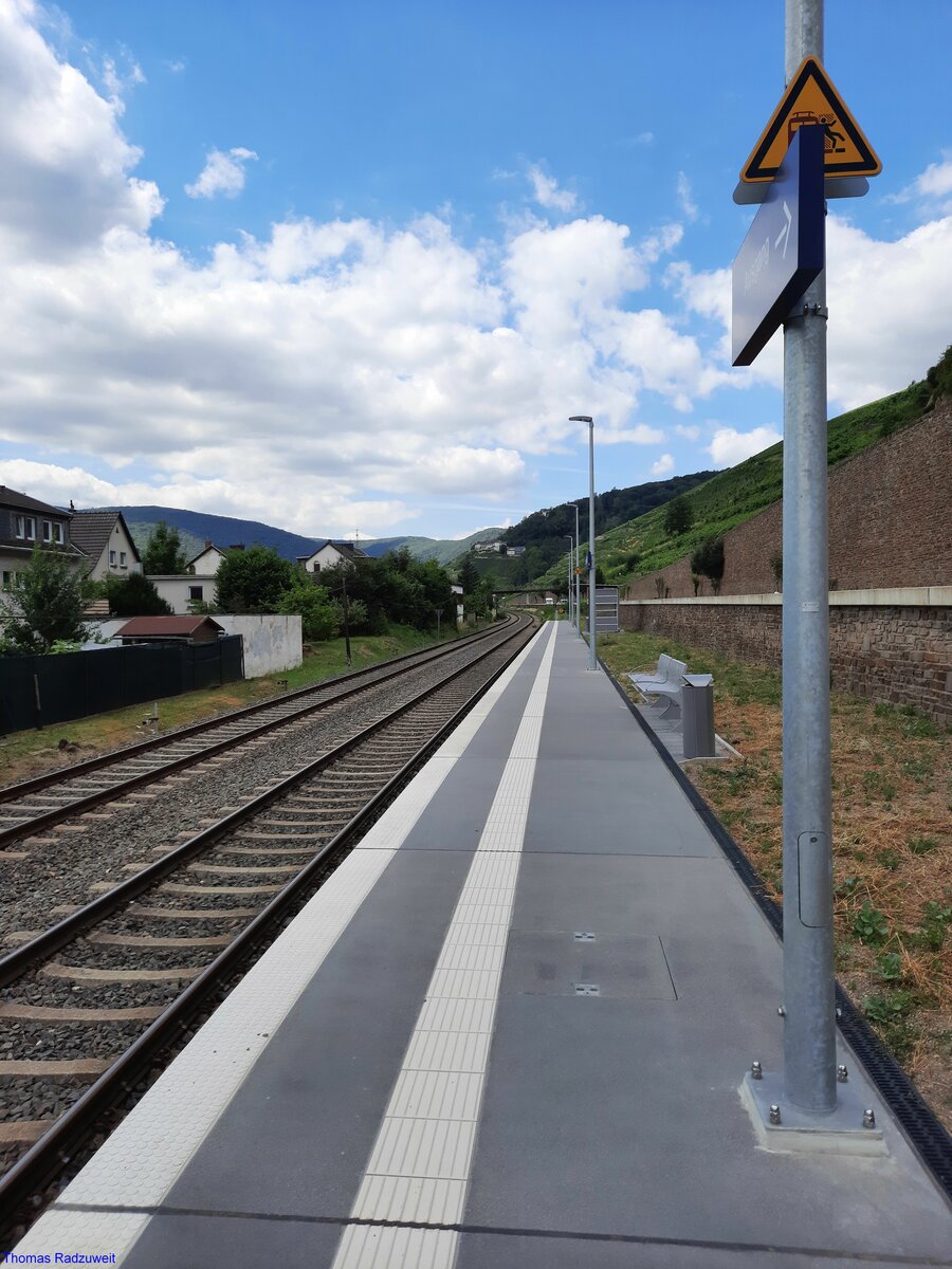Juli 2022, Ahrtalstrecke in Blickrichtung Walporzheim, dem vorläufigen Ende der Strecke.