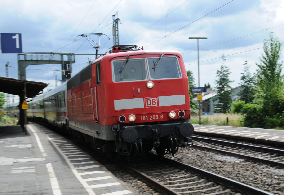 July 13th 2015. 181 205-6 leads IC 2059 to Frankfurt through Bickenbach (Bergstrasse).