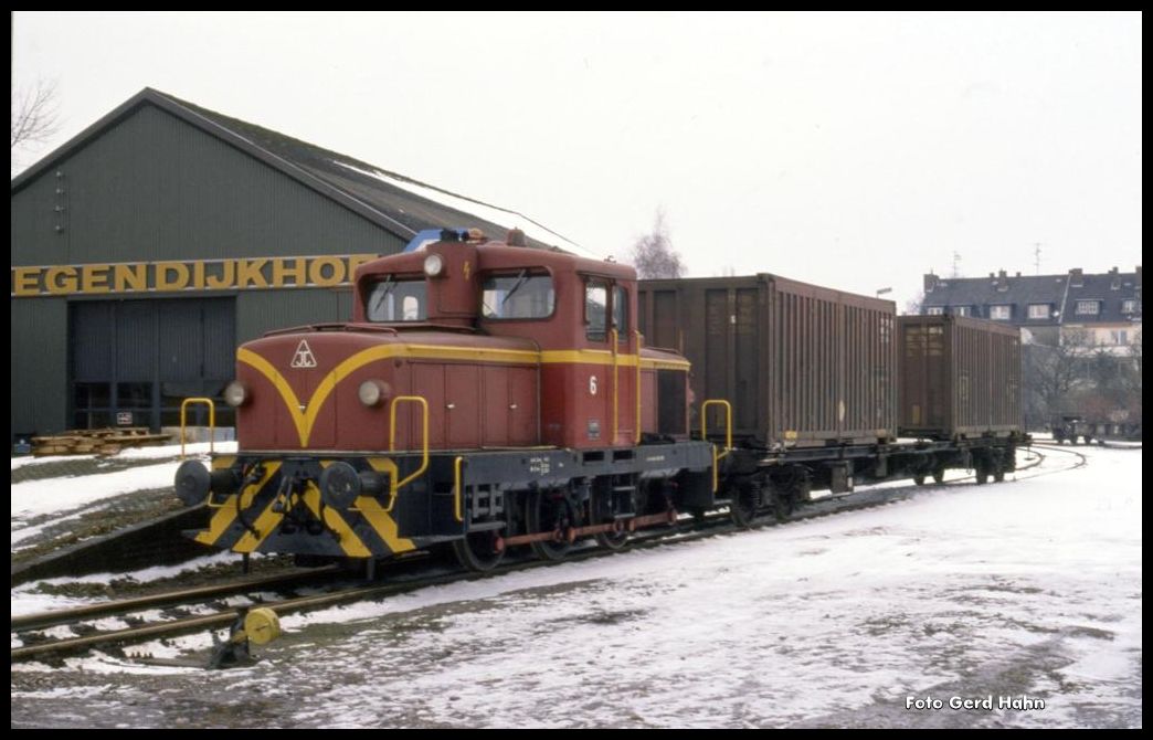 Jung Lok 6 Hafenbahn Emmerich, ex Siegener Kreisbahn, stand fotogen am 16.2.1991 im Hafen in Emmerich. Die Lok hat die Hersteller Nummer 13289.