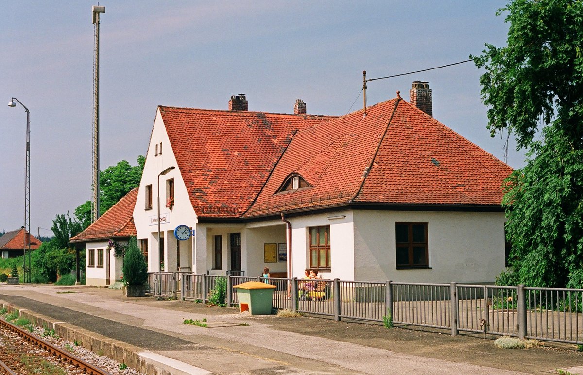 Juni 1991: Bahnhof Laufen an der Strecke Freilassing - Mühldorf.