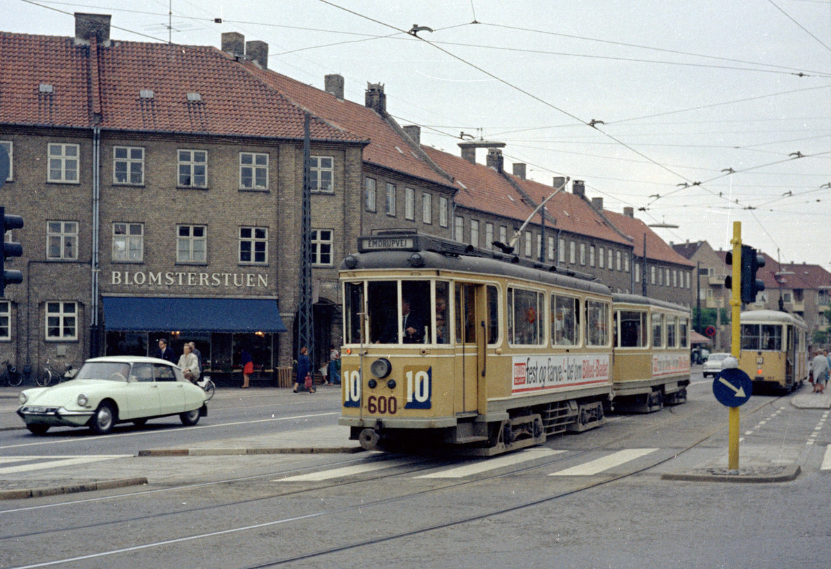 København / Kopenhagen Københavns Sporveje SL 10 (Tw 600 + Bw 15xx) København NV, Bispebjerg, Tagensvej / Frederiksborgvej / Bispebjerg Torv im Juli 1968. - Scan von einem Farbnegativ. Film: Kodacolor X.