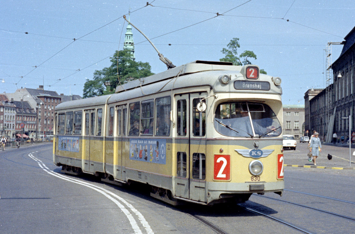 København / Kopenhagen Københavns Sporveje SL 2 (DÜWAG-GT6 830) Centrum, Slotsholmen, Vindebrogade / Stormbro im Juli 1968.