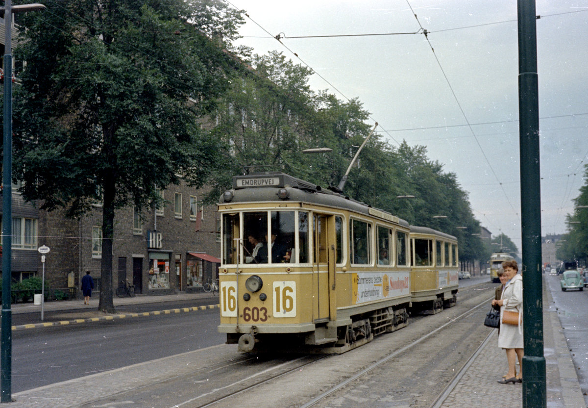 København / Kopenhagen Københavns Sporveje SL 16 (Tw 603 + Bw 15xx) København SV, Enghavevej im August 1968. - Scan von einem Farbnegativ. Film: Kodak Kodacolor X Film.