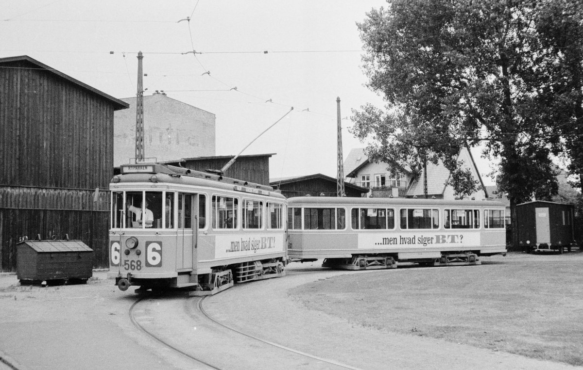 København / Kopenhagen Københavns Sporveje SL 6 (Tw 568 + Bw 1574) Østerbro, Ryparken im Juli 1967. - Scan von einem S/W-Negativ. Film: Ilford HP4. Kamera: Konica EE-Matic.
