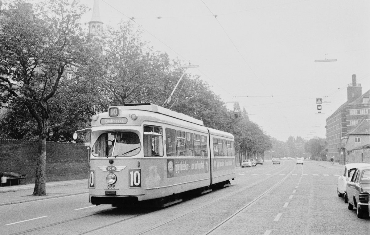 København / Kopenhagen Københavns Sporveje SL 10 (DÜWAG-GT6 886) Nørrebro, Tagensvej im September 1968. - Scan von einem S/W-Negativ. Film: Ilford HP4.
