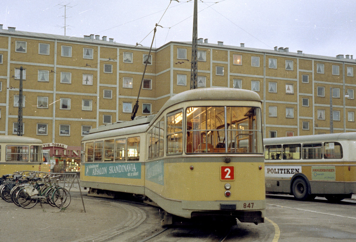 København / Kopenhagen Københavns Sporveje SL 2 (DÜWAG-GT6 847) København S, Sundbyvester Plads am 11. November 1968. - Scan eines Farbnegativs. Film: Kodacolor X.