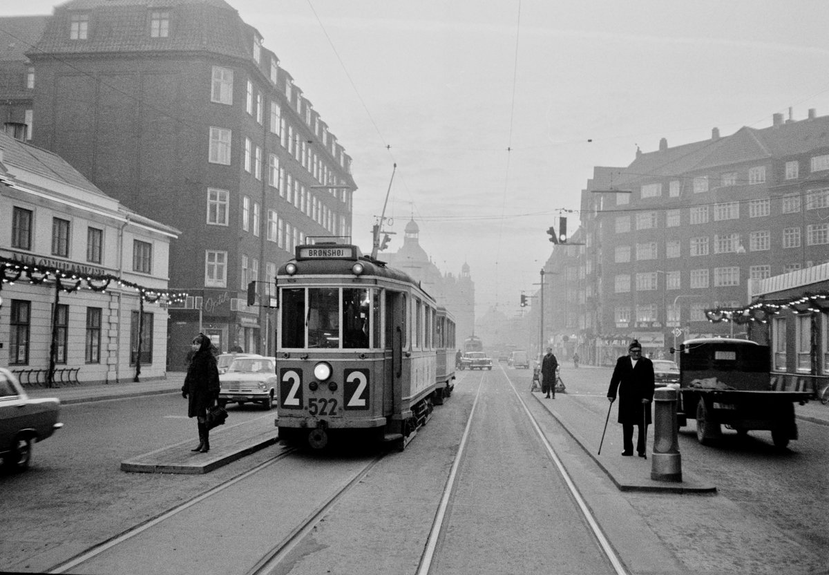 København / Kopenhagen Københavns Sporveje SL 2 (Tw 522 + Bw 15xx) København S, Amagerbro, Amagerbrogade / Limgården / Amager Boulevard im Dezember 1968. - Scan eines S/W-Negativs. Film: Ilford HP4.