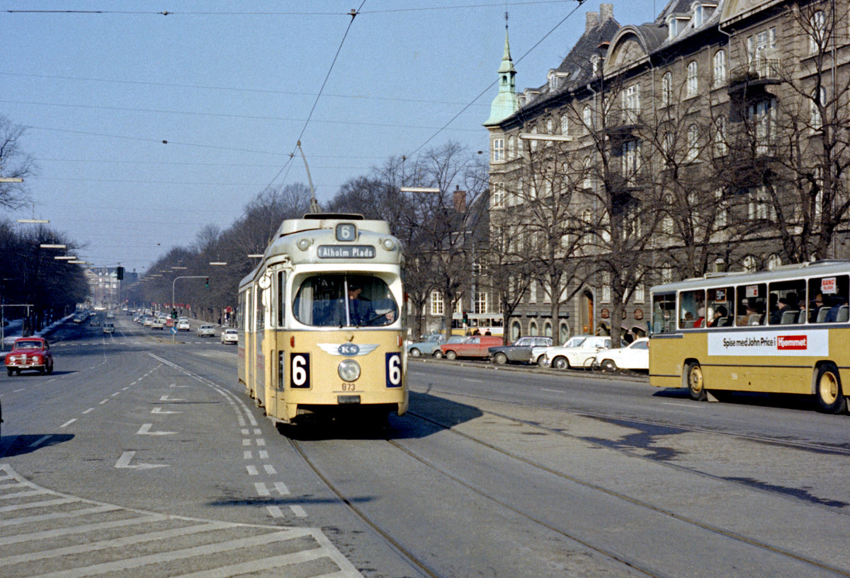 København / Kopenhagen Københavns Sporveje SL 6 (DÜWAG-GT6 873) København Ø, Østerbro, Oslo Plads / Østbanegade / Østerport Station am 2. März 1969. - Scan eines Farbnegativs. Film: Kodak Kodacolor X.