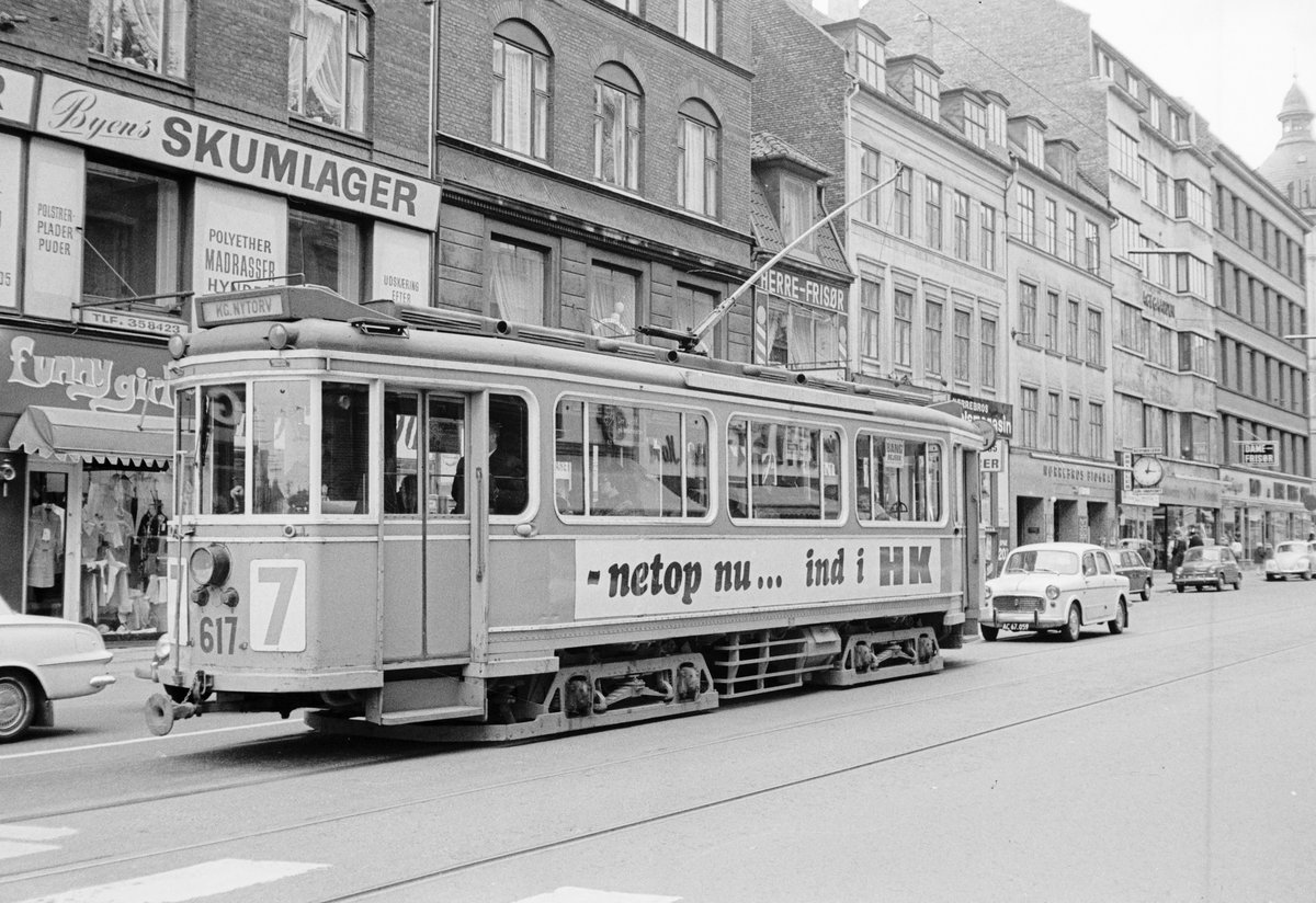 København / Kopenhagen Københavns Sporveje SL 7 (Tw 617) København N, Nørrebro, Nørrebrogade im April 1969. - Scan eines S/W-Negativs. Film: Ilford FP4.