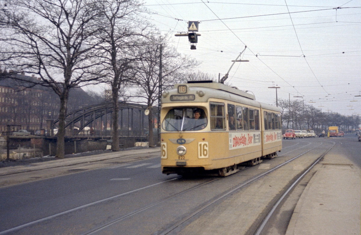 København / Kopenhagen Københavns Sporveje SL 16 (DÜWAG-GT6 822) København SV, Vigerslev Allé / Vestre Kirkegårds Allé am 4. März 1969. - Scan eines Farbnegativs. Film: Kodak Kodacolor X.