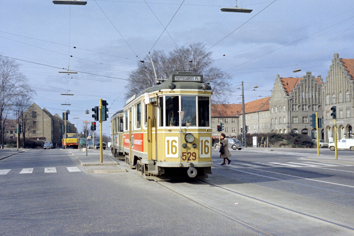 København / Kopenhagen Københavns Sporveje SL 16 (Tw 529 + Bw 15**) København NV, Bispebjerg, Frederiksborgvej / Bispebjerg Torv / Tagensvej am 18. April 1969. - Scan eines Farbnegativs. Film: Kodak Kodacolor X.