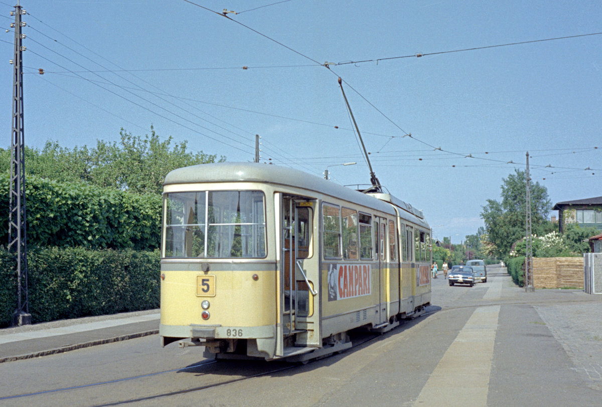 København / Kopenhagen Københavns Sporveje SL 5 (DÜWAG/Kiepe-GT6 836) København S, Sundbyøster, Formosavej am 12. Juni 1969. - Scan eines Farbnegativs. Film: Kodak Kodacolor X.