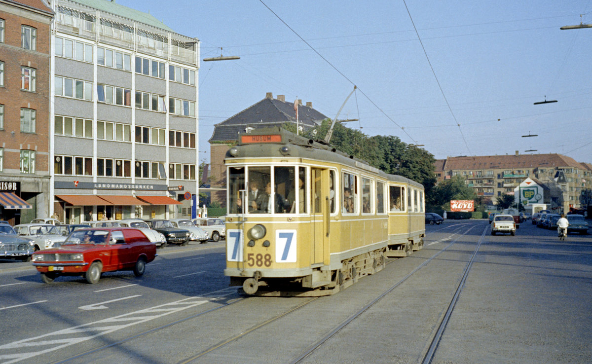 København / Kopenhagen Københavns Sporveje SL 7 (Tw 588 + Bw 15**) København NV, Frederikssundsvej / Tomsgårdsvej / Hulgårdsvej am 16. September 1969. - Scan eines Farbnegativs. Film: Kodak Kodacolor X.