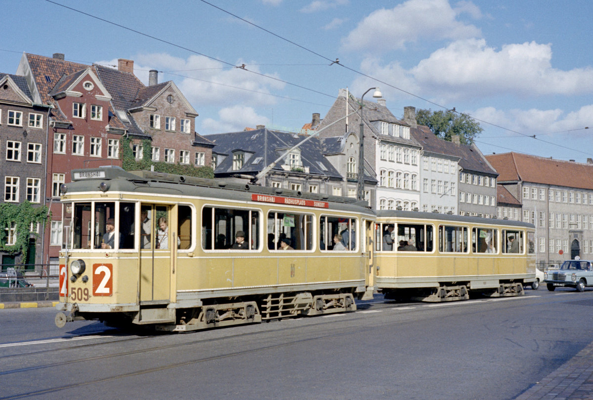 København / Kopenhagen Københavns Sporveje SL 2 (Tw 509 + Bw 1503) København K, Slotsholmen, Vindebrogade / Stormbro am 28. September 1969. - Das Bild enstand während einer Sonderfahrt. - Scan eines Farbnegativs. Film: Kodak Kodacolor X.