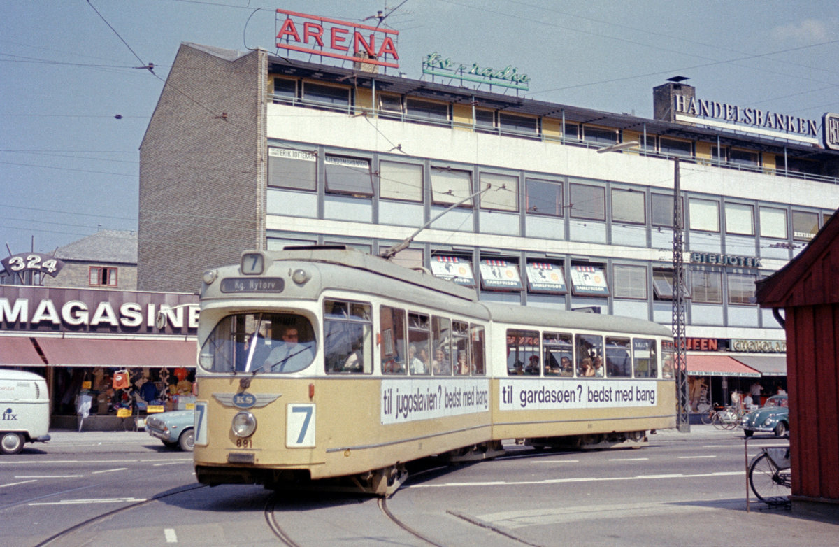 København / Kopenhagen Københavns Sporveje SL 7 (DÜWAG/Kiepe-GT6 891) Husum, Frederikssundsvej, Endstation Husum am 27. Juni 1970. - Scan eines Farbnegativs. Film: Kodak Kodacolor X.