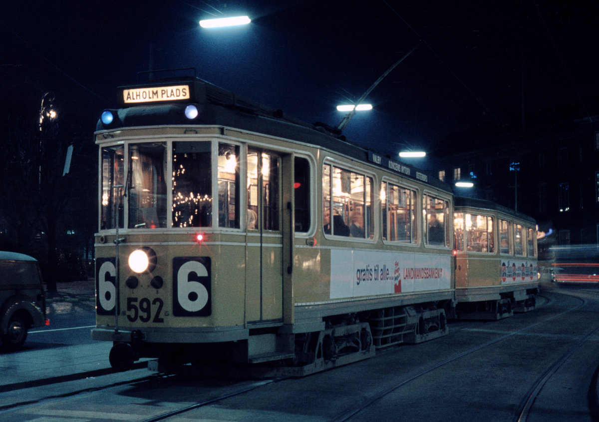 København / Kopenhagen Københavns Sporveje (KS) SL 6 (Tw 592) Kongens Nytorv im Dezember 1968. - Scan eines Diapositivs. Film: Agfa CT18.