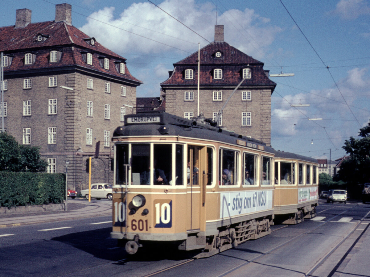 København / Kopenhagen Københavns Sporveje (KS) SL 10 (Tw 601) Sølvgade / Øster Voldgade am 10. Juni 1968. - Die Gebäude im Hintergrund gehörten dem Direktorium der Dänischen Staatsbahnen, DSB. - Scan eines Diapositivs.