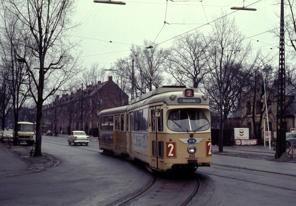København / Kopenhagen Københavns Sporveje (KS) SL 2 (DÜWAG-GT6 840) København S, Sundbyvester, Amagerbrogade / Sundbyvester Plads im Februar 1969. - Scan eines Diapositivs.