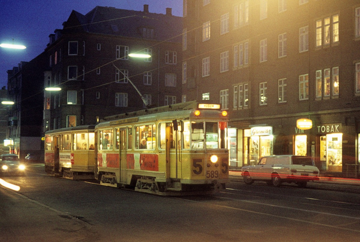 København / Kopenhagen Københavns Sporveje SL 5 (KS-Grossraumwagen 589) Frederikssundsvej / Glasvej im Januar 1970.