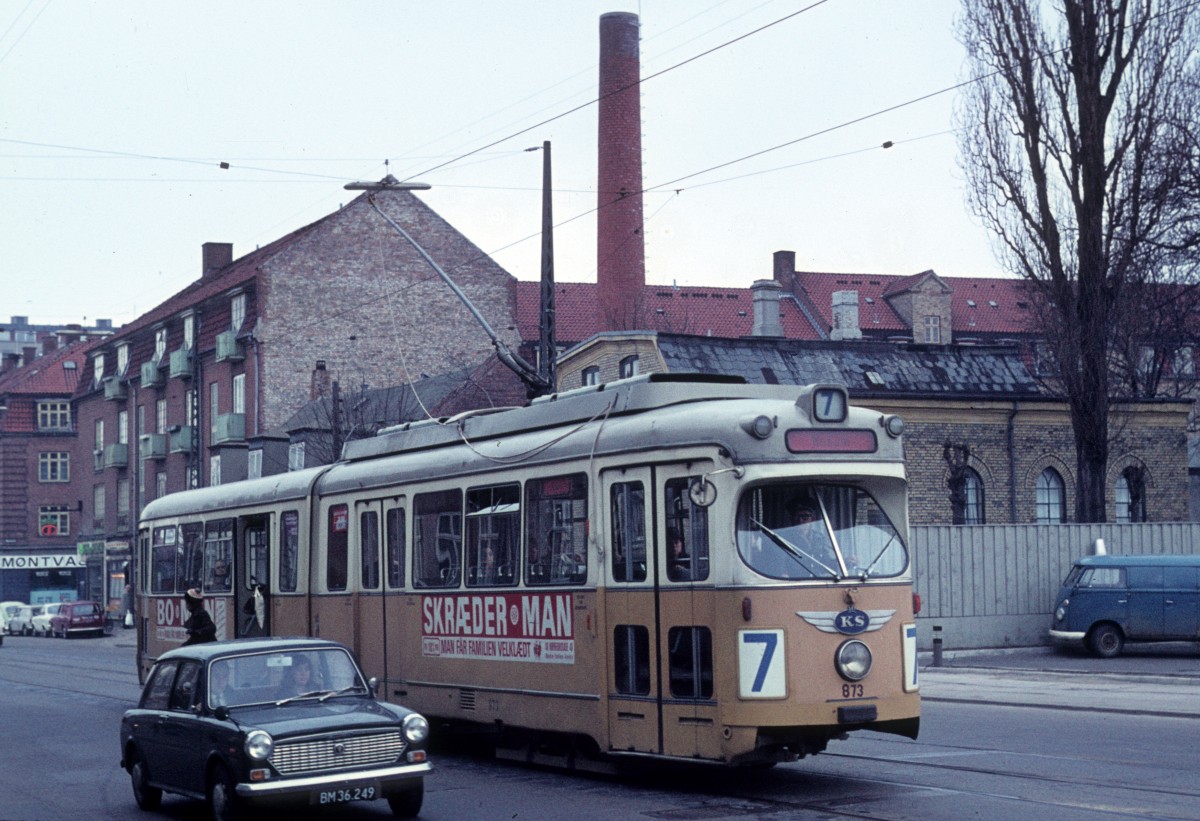 København / Kopenhagen Københavns Sporveje SL 7 (DÜWAG-GT6 873) Frederikssundsvej / Degnemose Allé im April 1971.
