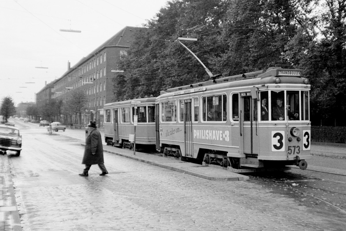 København / Kopenhagen Københavns Sporveje SL 5 (Tw 573 + Bw 15xx) Enghavevej / Enghave Plads im Oktober 1967. - Scan von einem S/W-Negativ. Film: Ilford FP 3. Kamera: Konica EE-matic.