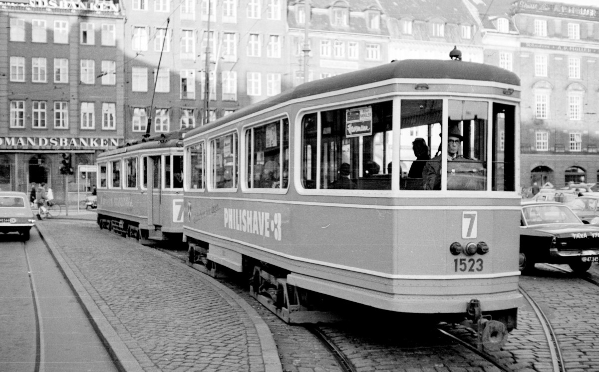 København / Kopenhagen Københavns Sporveje SL 7 (Bw 1523) Kongens Nytorv im Oktober 1967. - Scan von einem S/W-Negativ. Film: Ilford FP 3. Kamera: Konica EE-matic.