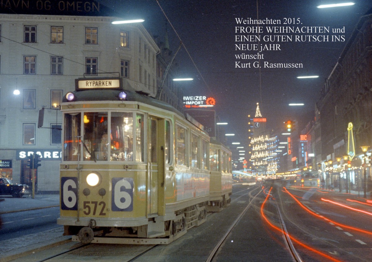 København / Kopenhagen Københavns Sporveje SL 6 (Tw 572 + Bw 15xx) Vesterbros Torv / Vesterbrogade / Gasværksvej im Dezember 1968. - Mit diesem alten Straßenbahnfoto aus meinem Heimatort möchte ich allen ein frohes und schönes, aber auch besinnliches Weihnachtsfest wünschen - Kurt.