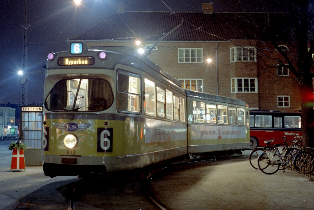 København / Kopenhagen Københavns Sporveje SL 6 (DÜWAG-GT6 812) Valby, Ålholm Plads (Endstation) am 28. Dezember 1968. - Scan von einem Farbnegativ. Film: Kodacolor X.