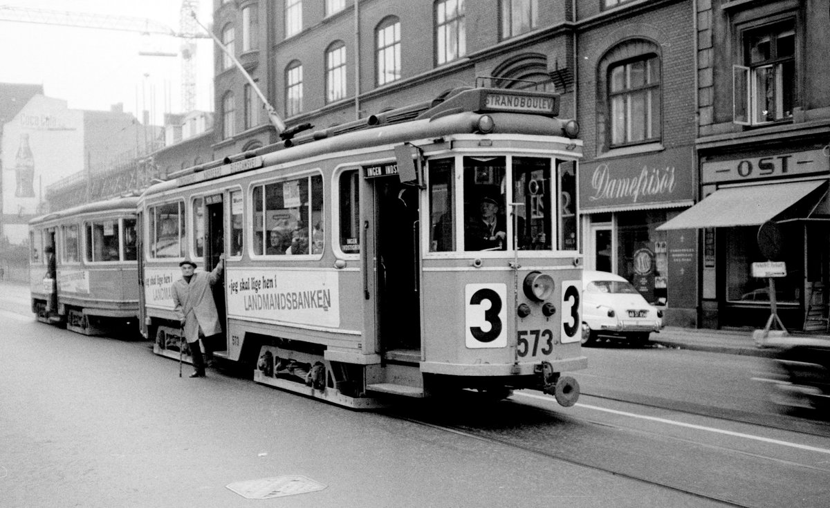 København / Kopenhagen Københavns Sporveje SL 3 (Tw 573 + Bw 15xx) H.C. Ørsteds Vej im April 1968. - Scan von einem S/W-Negativ. Film: Ilford FP 3.